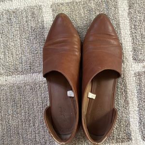 Universal Thread asymmetrical boots